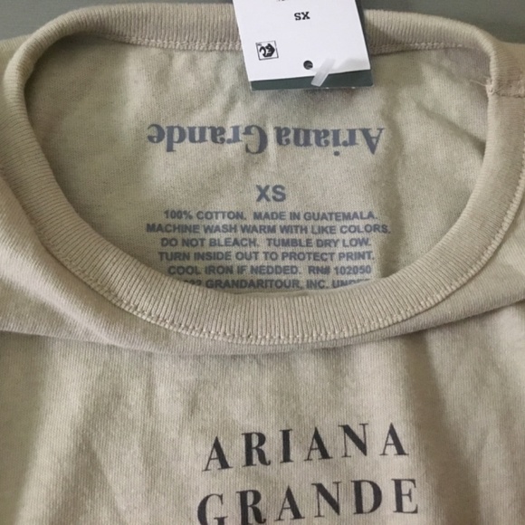 Ariana Grande women’s tshirt Sweetner, XS, brand new - Picture 5 of 5